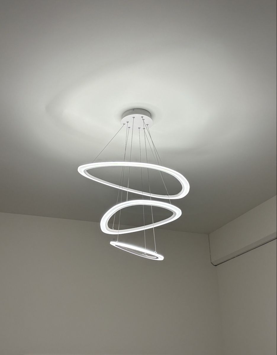 Lustres & lampes de plafonds: LED Pendelleuchte – D'occasion à Volketswil par Rassoo 1