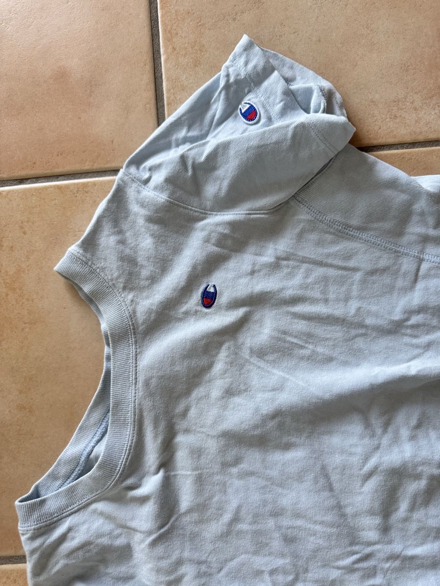 Champion T-shirt: t-shirt bleu clair Champion – Nuovo (secondo la descrizione) da Lonay venduto da nei_79jc 1