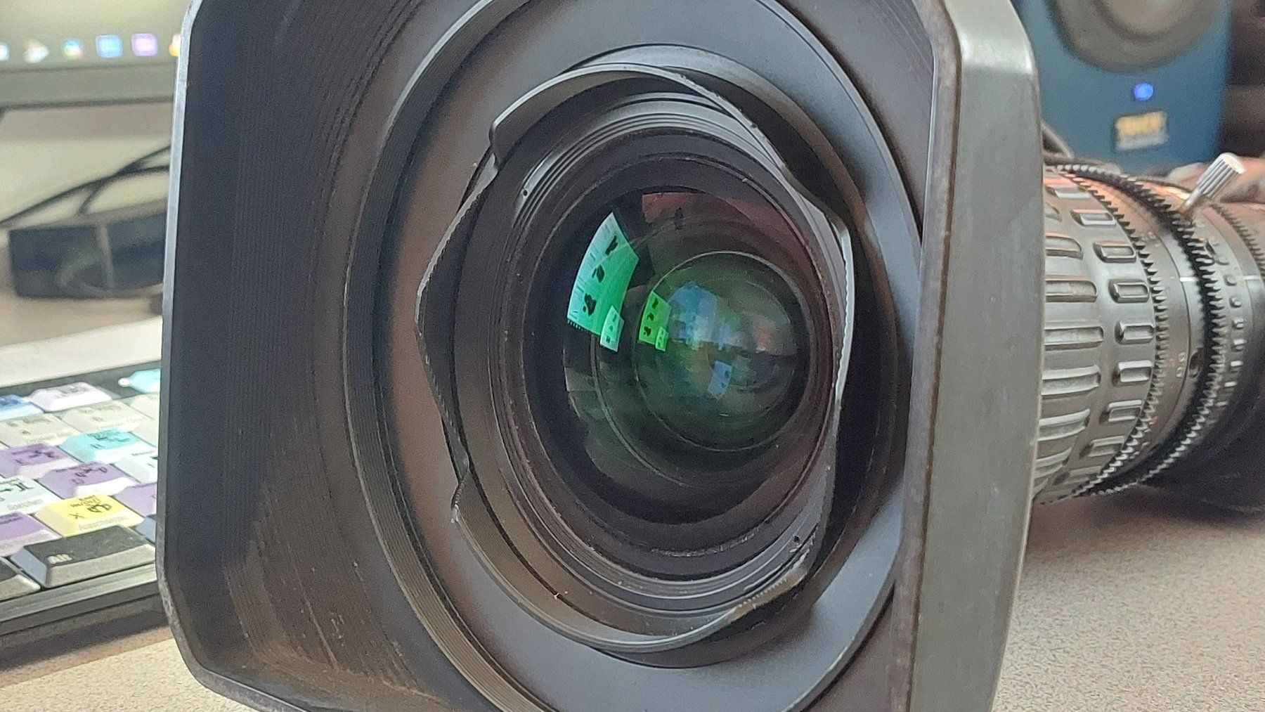 Blackmagic Videocamere: Fujinon A10x4.8 BEVM-28 Weitwinkelobjektiv 2/3" B4 Mount – Usato da Rheineck venduto da FMPTV