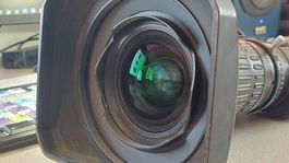 Fujinon A10x4.8 BEVM-28 Weitwinkelobjektiv 2/3" B4 Mount
