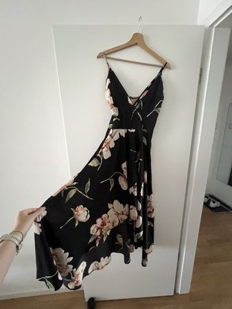 Kleid Sommer Blumenprint schwarz Grösse S neu