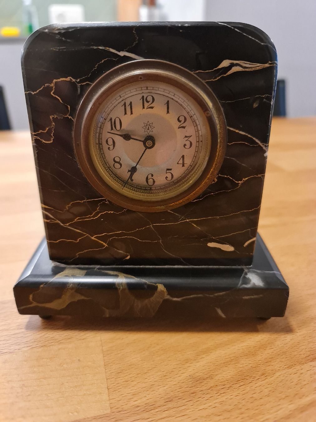 Orologi: Tischuhr: Junghans – Difettoso da Basel venduto da Bafidu