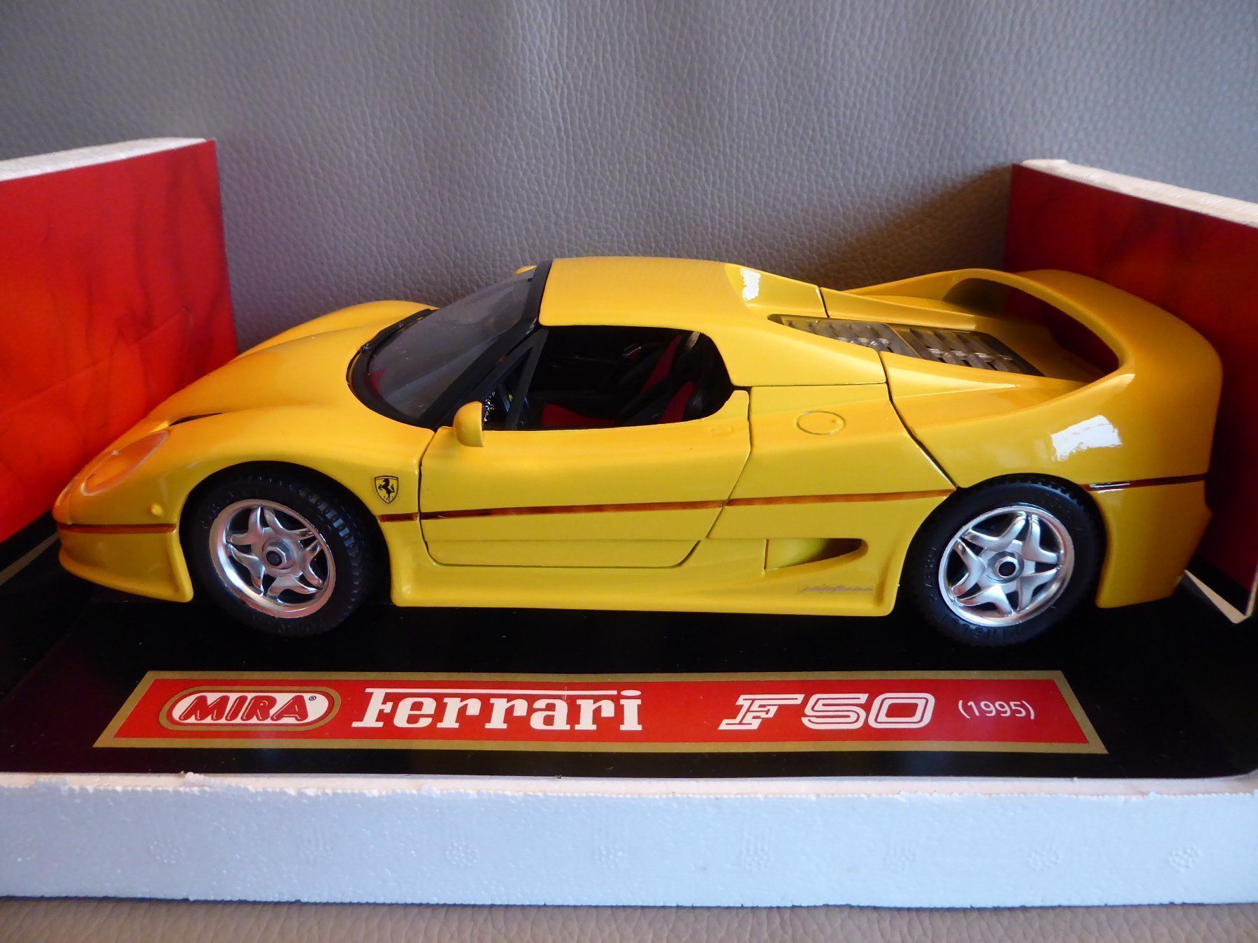 Ferrari Modellautos: Ferrari F50 1995 1:18 – Neu (gemäss Beschreibung) aus Hettlingen von Zambole