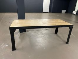 Esstisch, grosser Tisch Industrial-Design 200cm