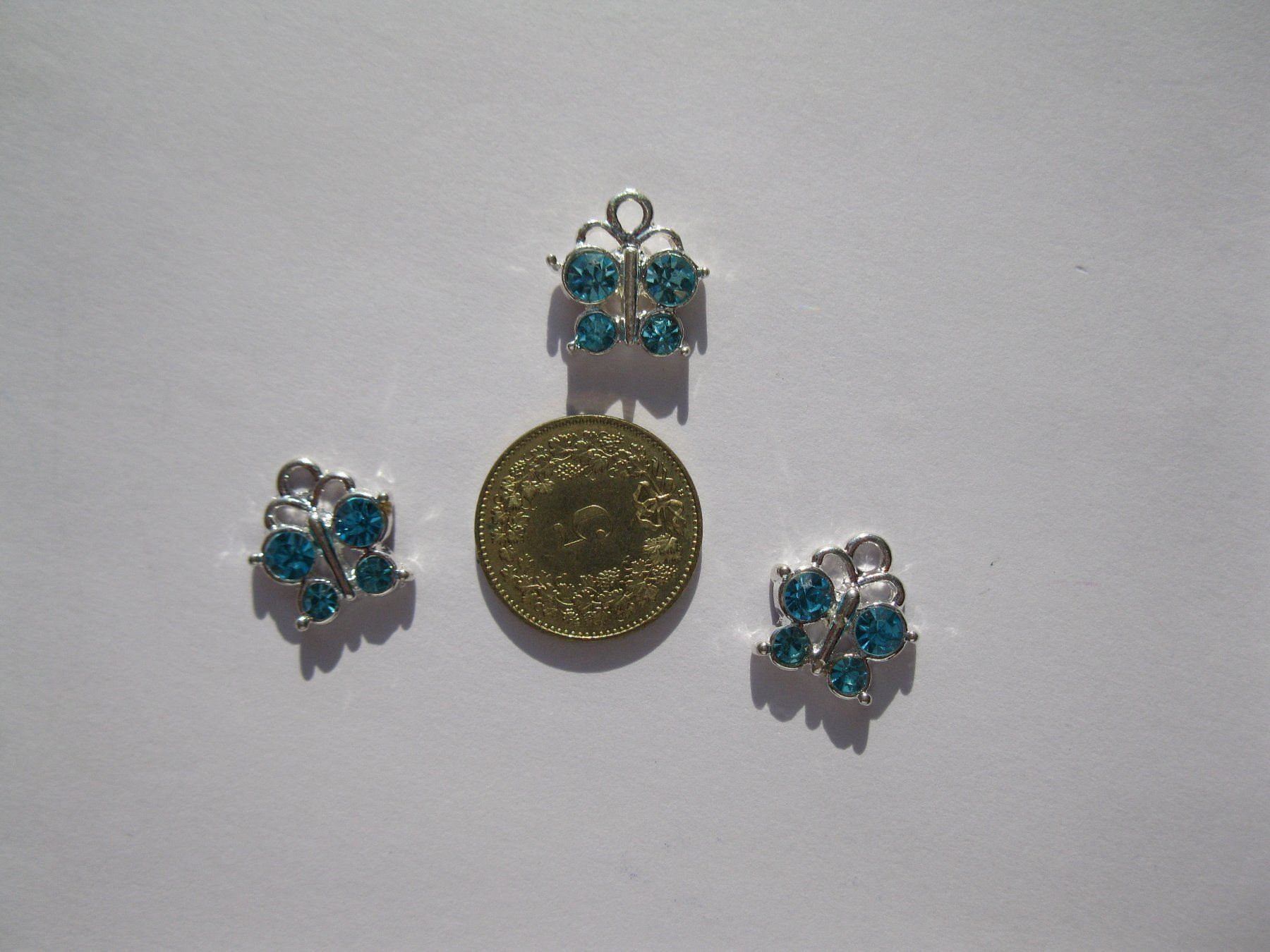 Pendentifs: 2 Anhänger Schmetterling, Strass hellblau – Neuf avec emballage d'origine à St. Margarethen TG par LuanaKa 1