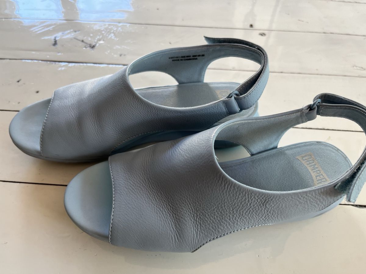 Camper Scarpe da donna: Camper Sandalen Gr 40 hellblau – Usato da Rüti ZH venduto da huzzelrock