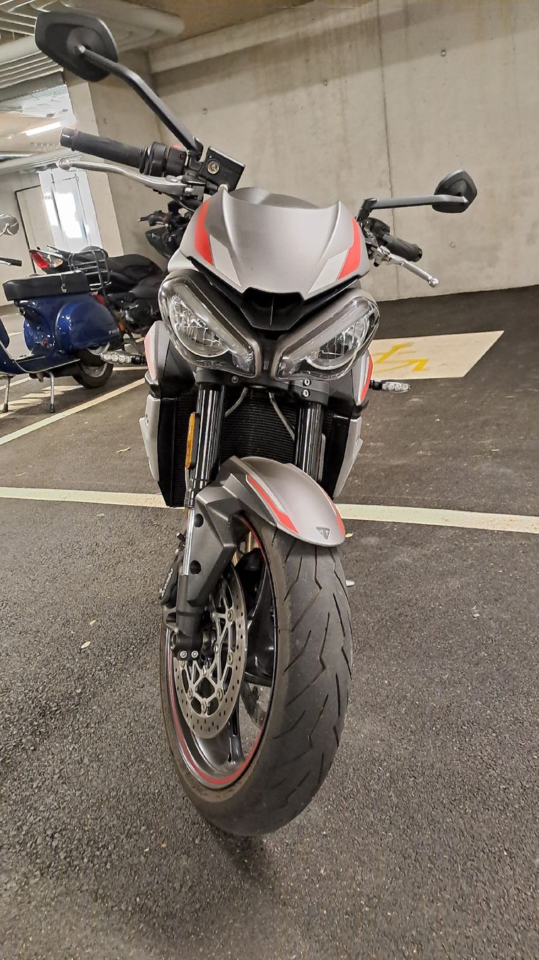 Triumph Strada: Triumph Street triple R, 3500km – Usato da Rivera venduto da MatteoLac 2