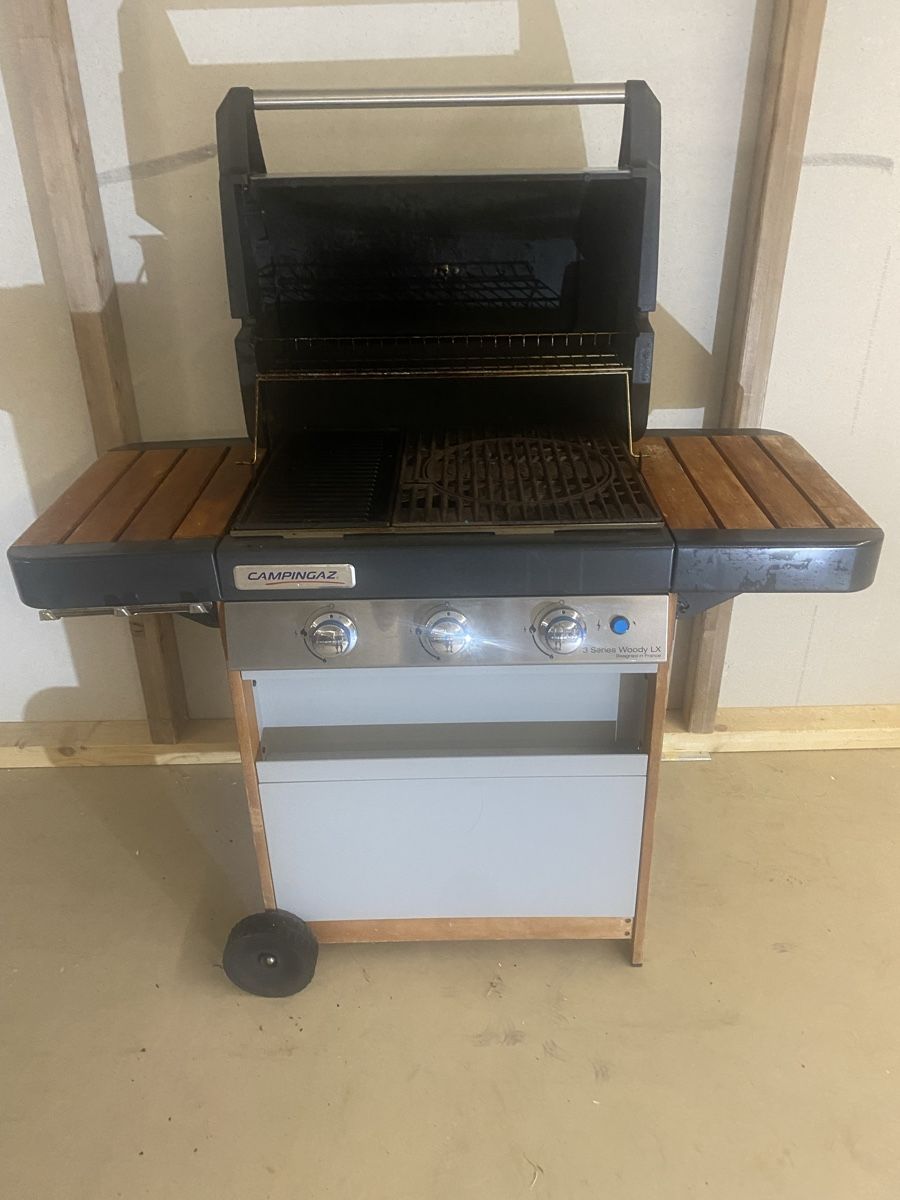 Griglie: Gasgrill 124x142x60cm – Usato da Seewen SZ venduto da shaky01 1