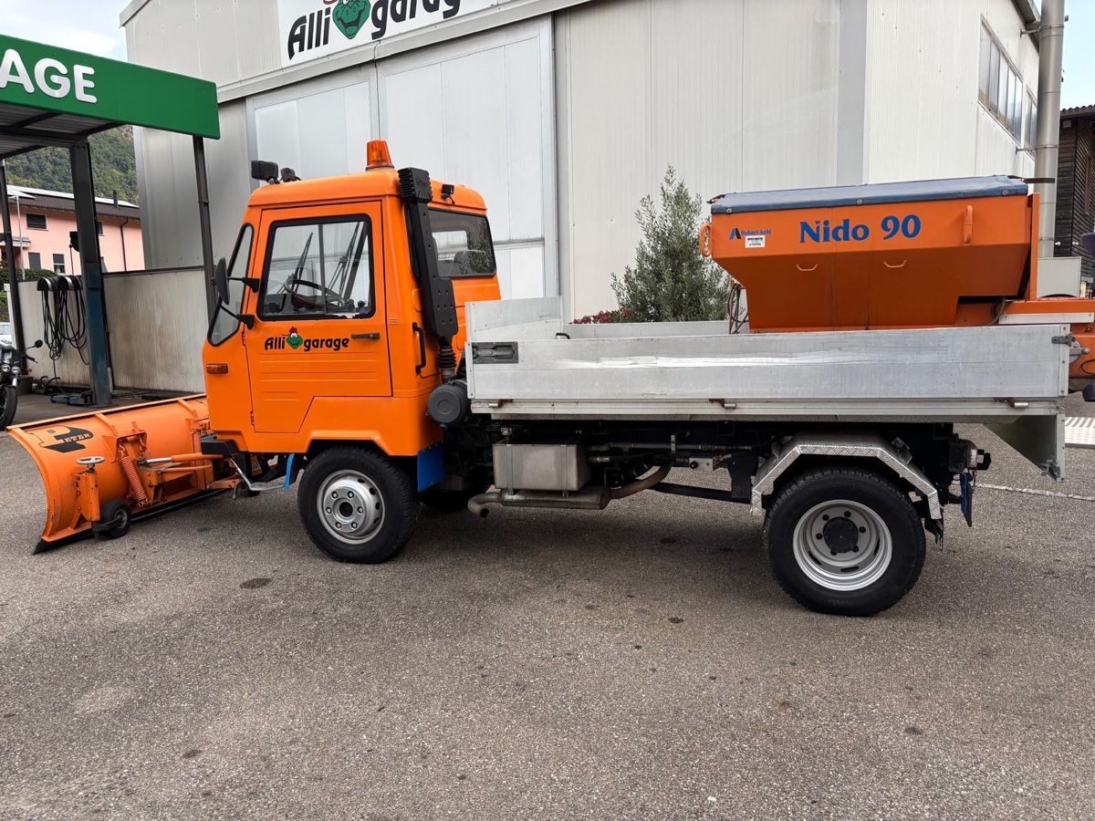 Véhicules utilitaires: Autocarro Multicar con spazzaneve e spargisale – D'occasion à Riva San Vitale par tft96 4
