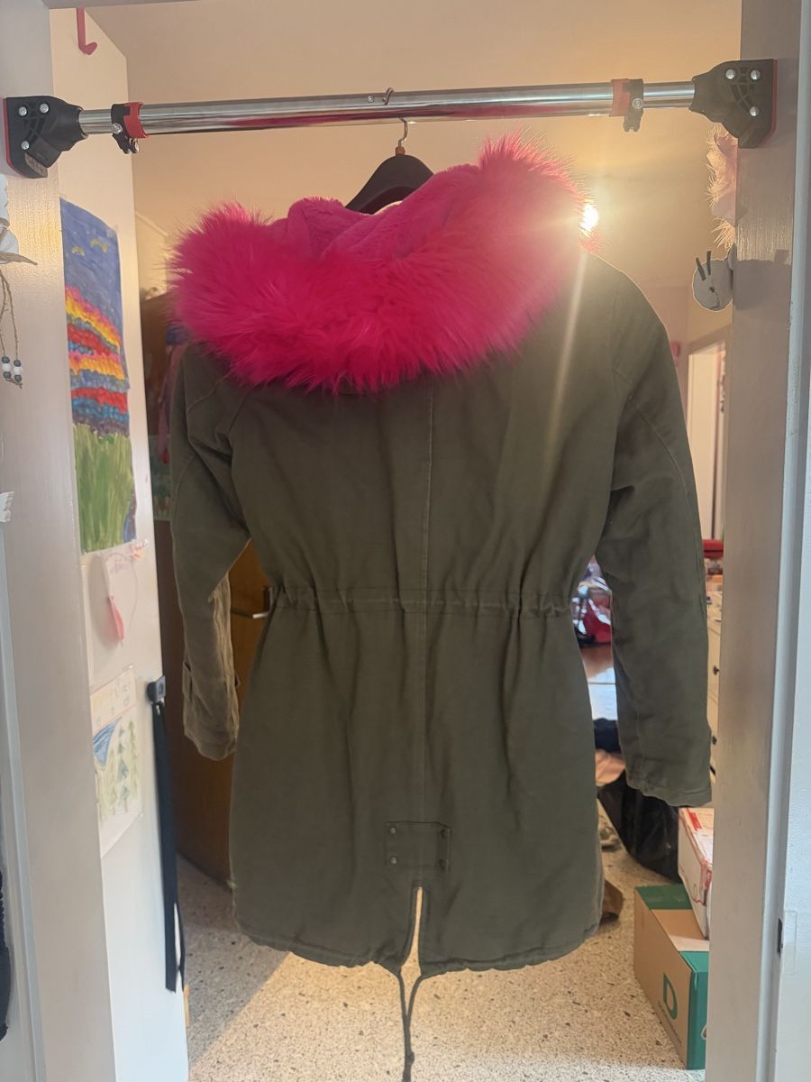 Mäntel: Winterjacke mit Pinkem Fell – Gebraucht aus Witterswil von gsc_z6ts 2