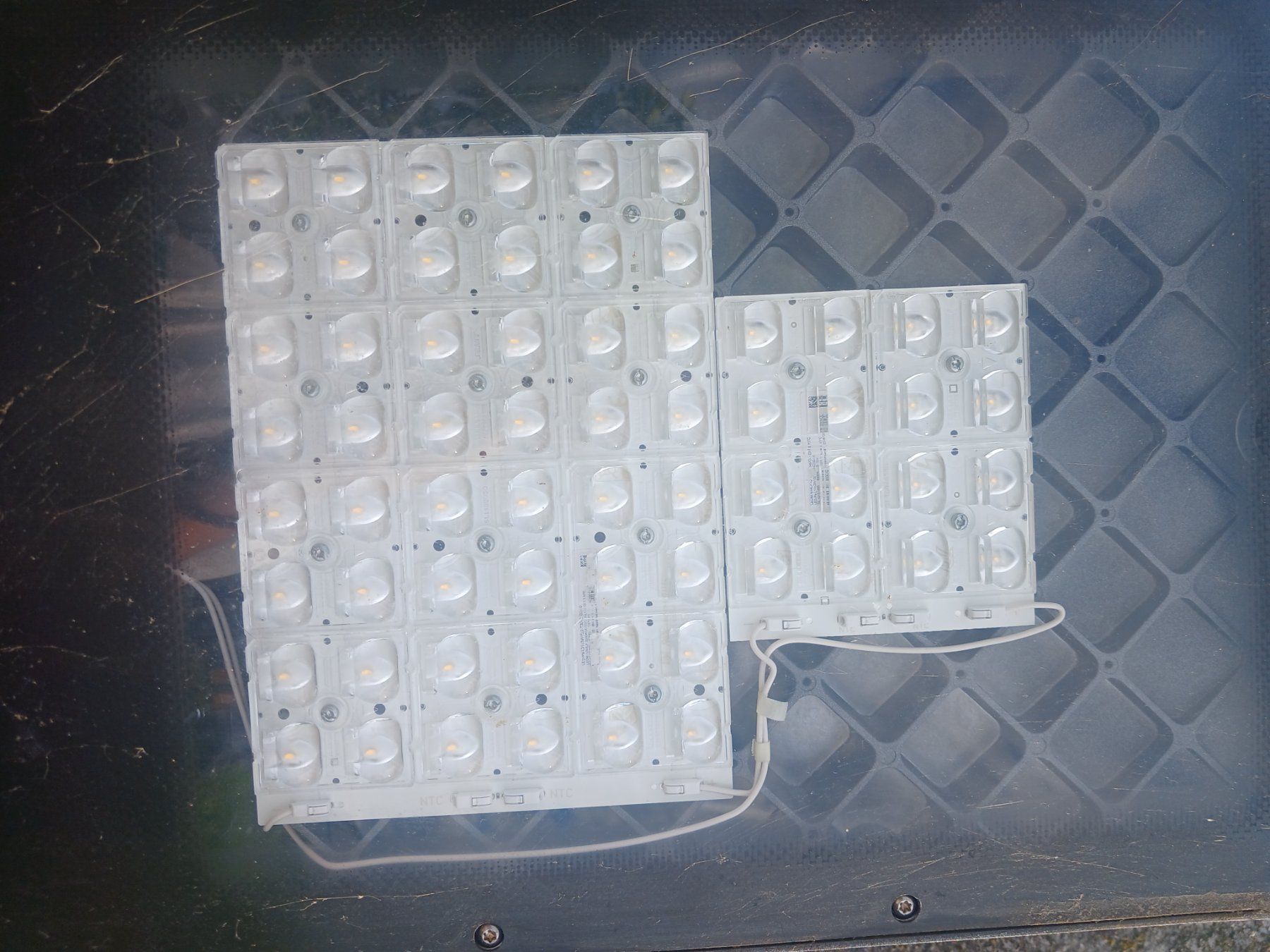 Lampade: Areallampe Trilux – Usato da Basel venduto da SevenFifty5 3