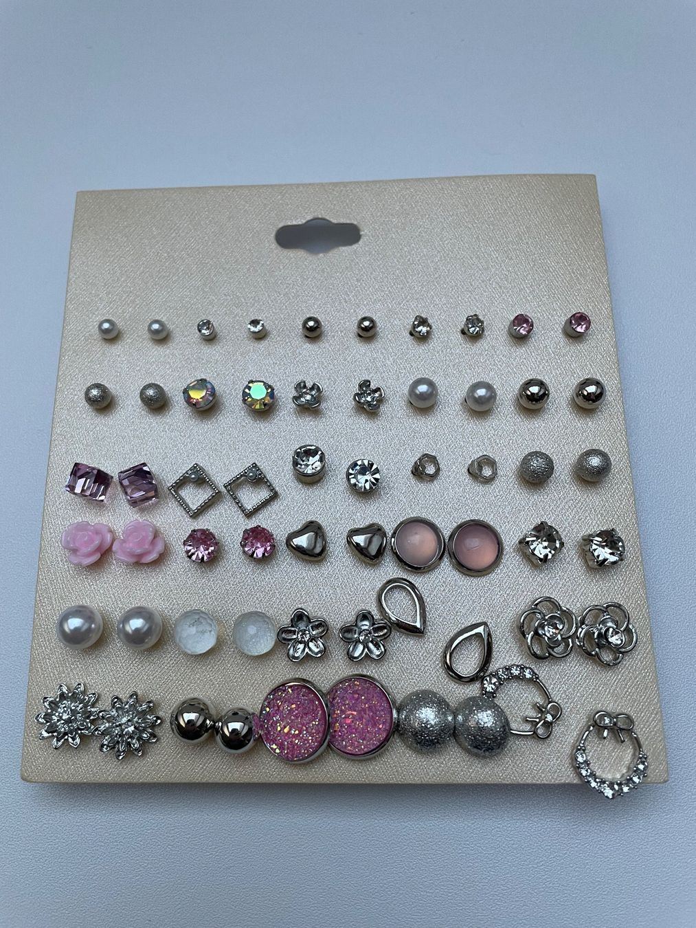 Ohrringe & -stecker: Set mit 30 Paar modischen Ohrringen neu – Neu und originalverpackt aus Kloten von des_xv52