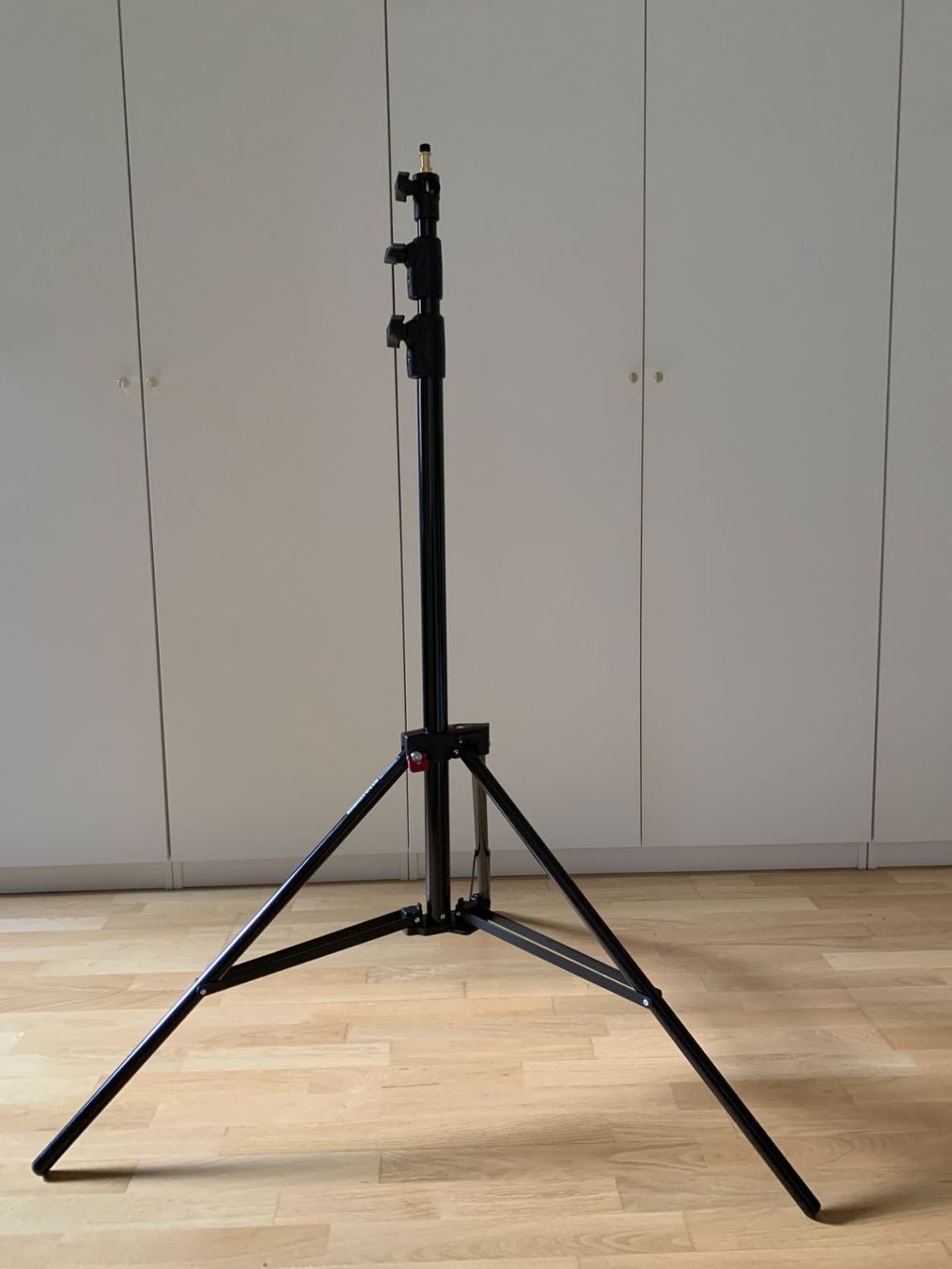 Manfrotto Treppiedi & Teste: 3x Manfrotto 1005BAC Lichtstative, 273cm, Einmal Benutzt – Usato da Zürich venduto da lor_s6l8