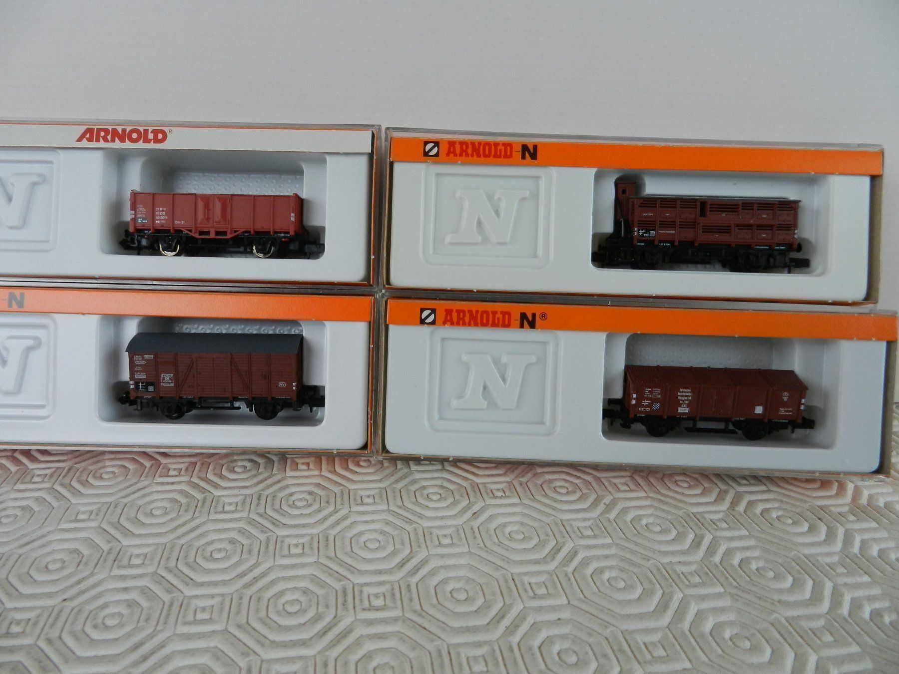Arnold Modellini di ferrovie: N ARNOLD Güterwagen divers 4 St – Nuovo (secondo la descrizione) da Arzier-Le Muids venduto da elocin83
