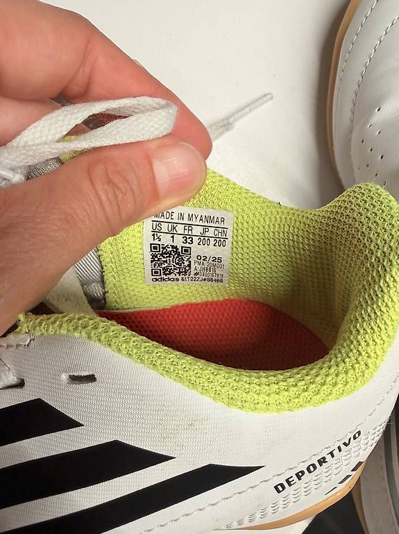 Adidas Scarpe per ragazzi: Adidas Turnschuhe Gr. 33 – Usato da Schönenbuch venduto da Lacanoa 2