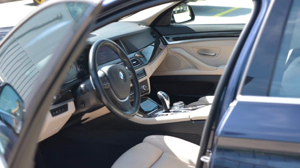 BMW Automobili: BMW 530d Luxury Touring – Usato da Oberurnen venduto da Bentleyarts77 5