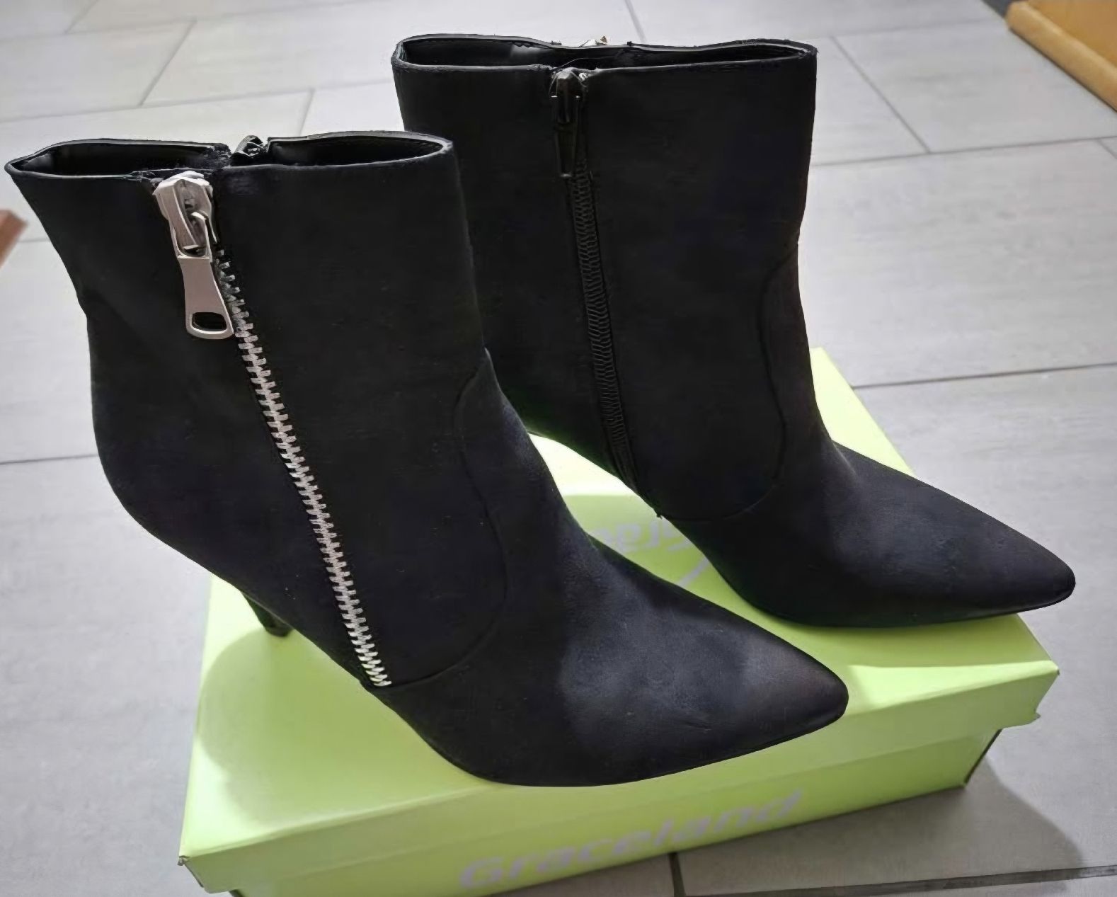Scarpe da donna: Stiefelette, Schwarz, Neu, Grösse 38. – Nuovo (secondo la descrizione) da Wettingen venduto da mcu_67 1
