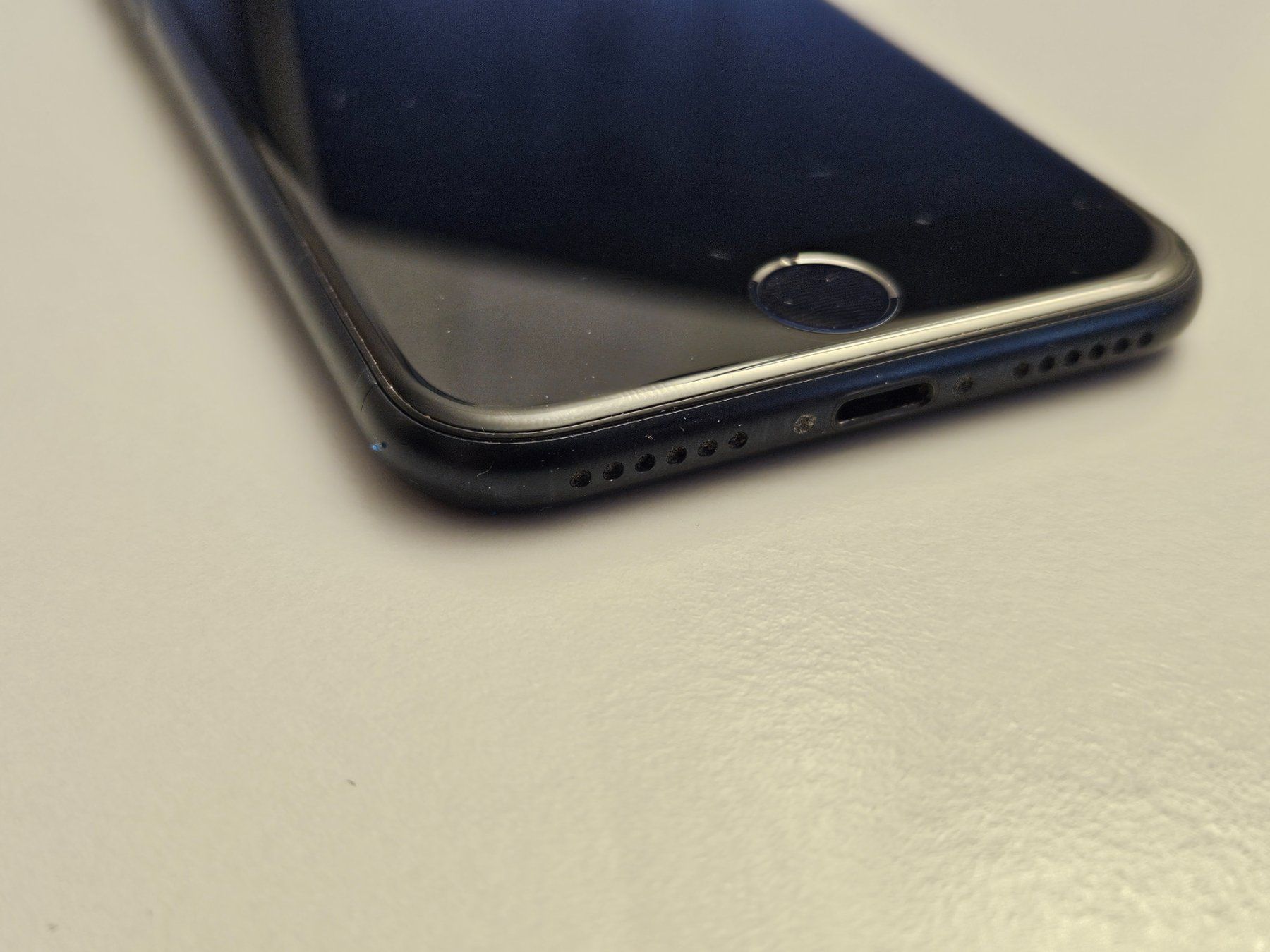 Apple Telefoni cellulari / Smartphones: iPhone SE mit 64GB in gutem Zustand – Usato da Hinwil venduto da 97 4