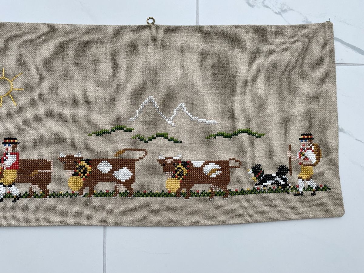 Alle Dekorationen: Wandbehang Appenzell Albabzug, handgestickt – Gebraucht aus Aeugst am Albis von derimker 1