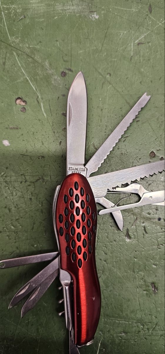 Coltelli tascabile: Neues multifunktionales Taschenmesser, Rot – Usato da Burgdorf venduto da gbergler33 2
