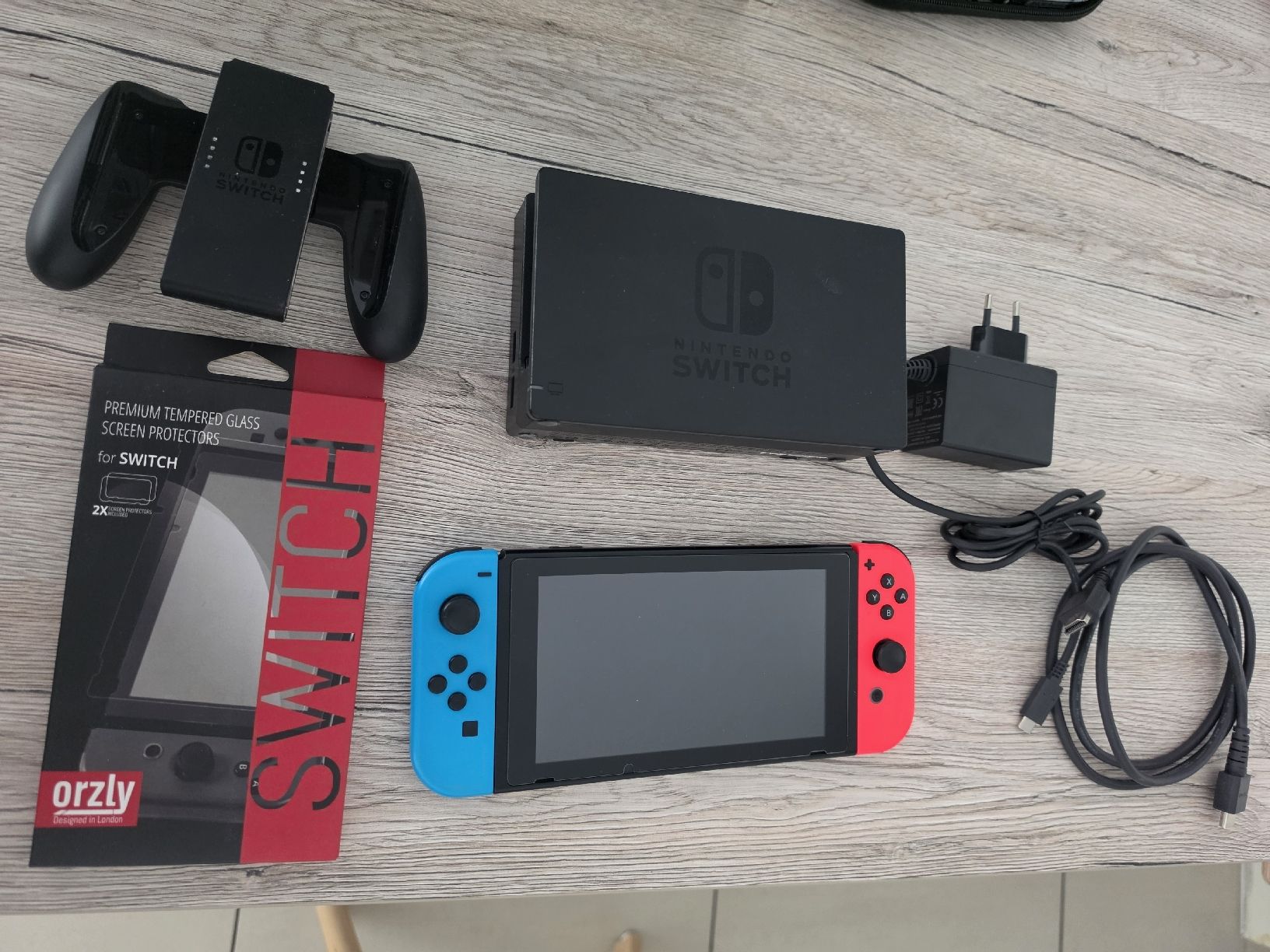 Nintendo Consoles: Nintendo Switch V2 Neon e Accessori – D'occasion à Bellinzona par Cuscio