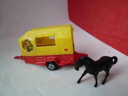 Majorette  - alt - Pferdeanhänger mit Pferd - ca 6cm