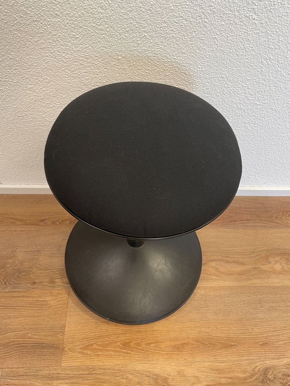 Sgabelli: Ergonomischer Sitzhocker - Wackelhocker - top Zustand! – Usato da Siebnen venduto da MarenSchweiz 1