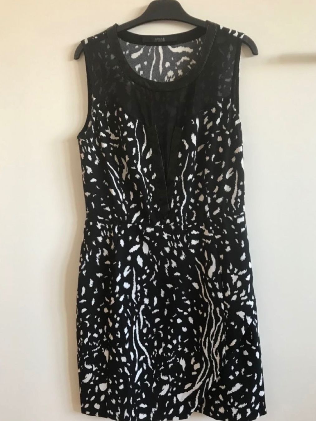 Guess Vestiti: Robe d'été GUESS, noire et blanche, taille M – Usato da Estavayer-le-lac venduto da kmorosini