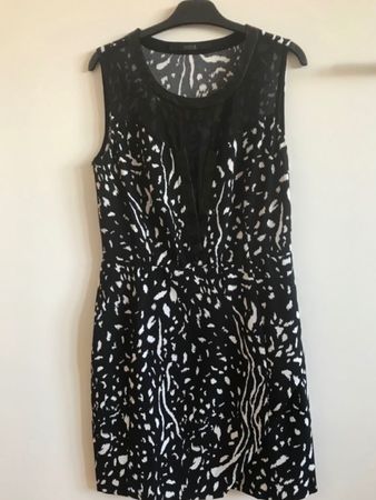 Robe d'été GUESS, noire et blanche, taille M