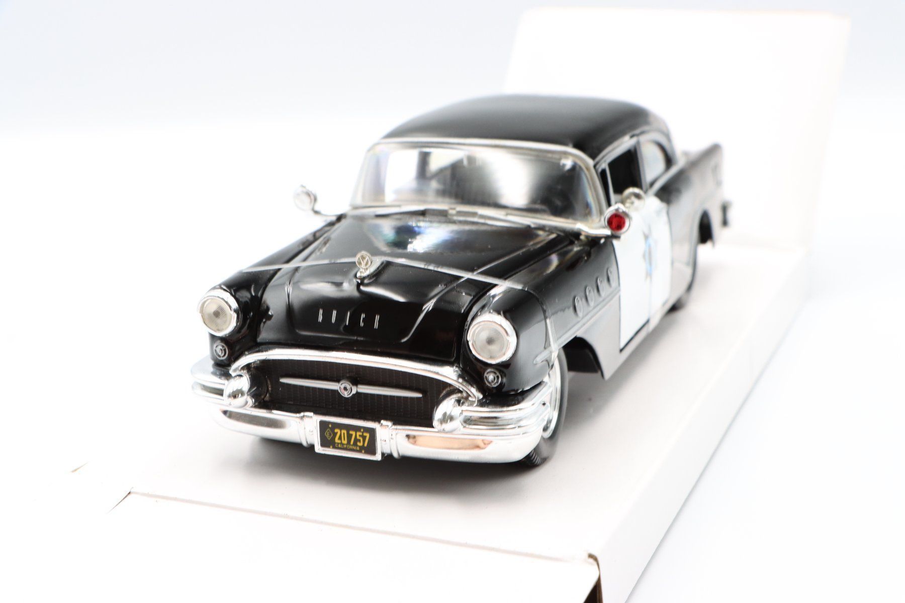 Modellautos: Buick Century 1955 1:26 Maisto – Neu und originalverpackt aus Bühl b.Aarberg von modelldiecast 3