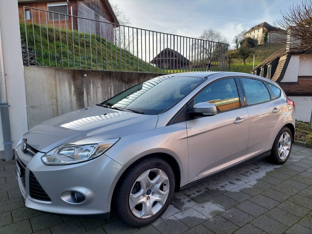 Ford Focus 1.6i Limousine grau-met. (Ab Service/MFK Okt.23)