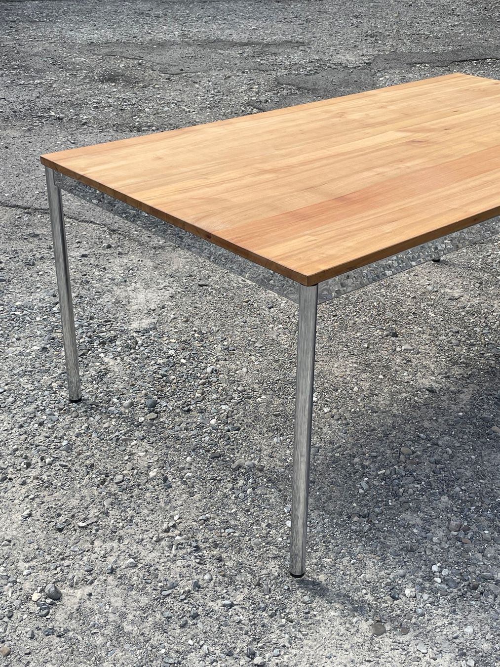 Tische: Tisch – Gebraucht aus Schaffhausen von thextraterrestrial 3