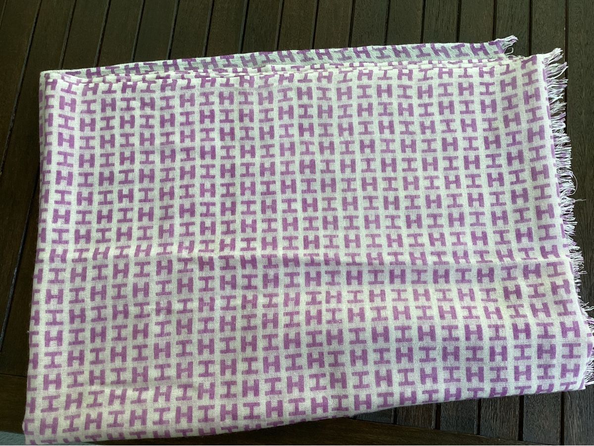 Hemisphere Foulard & Sciarpe: Foulard Hemisphere – Usato da Basel venduto da Viktoria1958