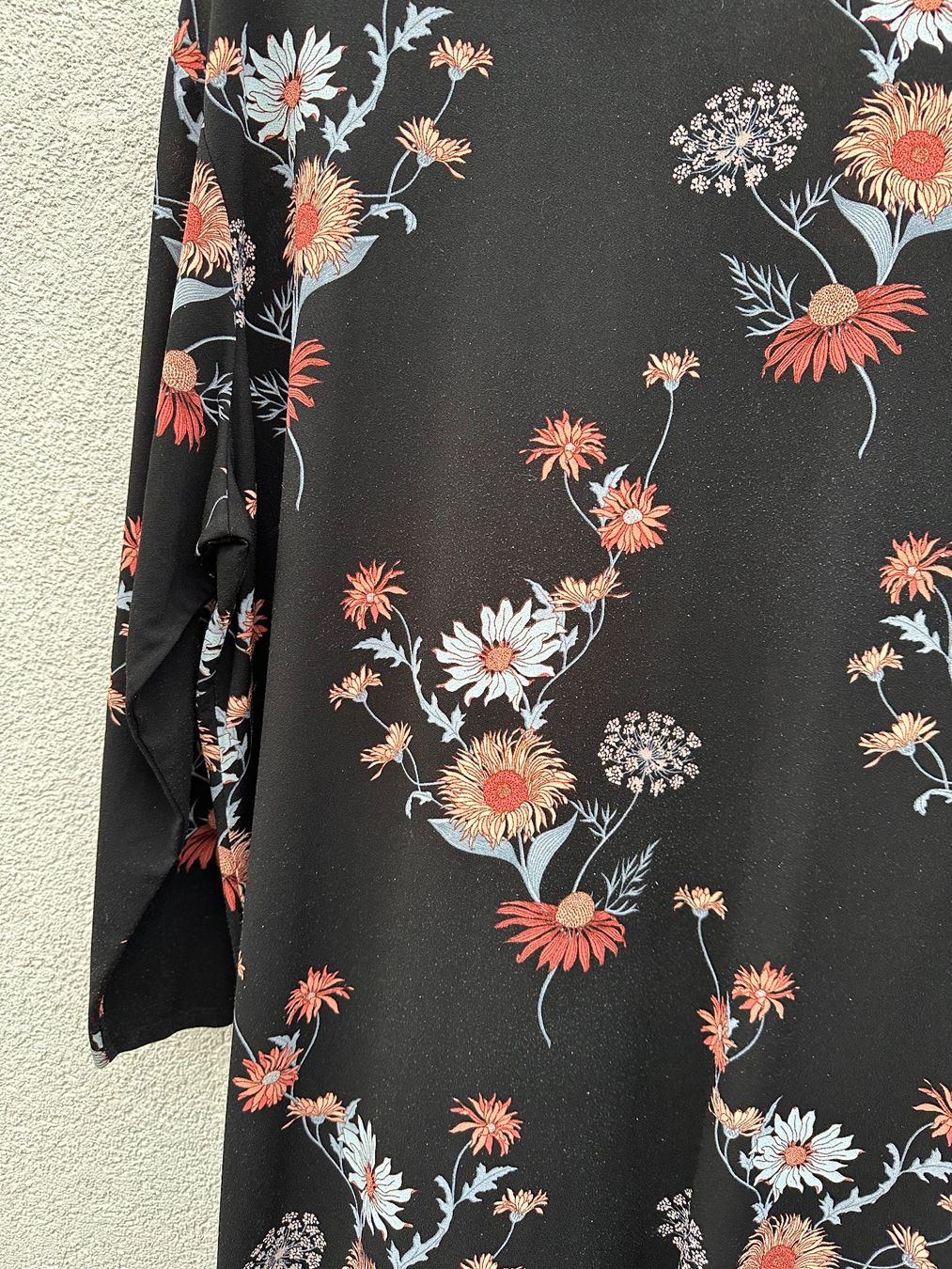 H&M Vestiti: 2Kleider mit Blumen Grösse 4XL – Usato da Tannay venduto da naxos66 7