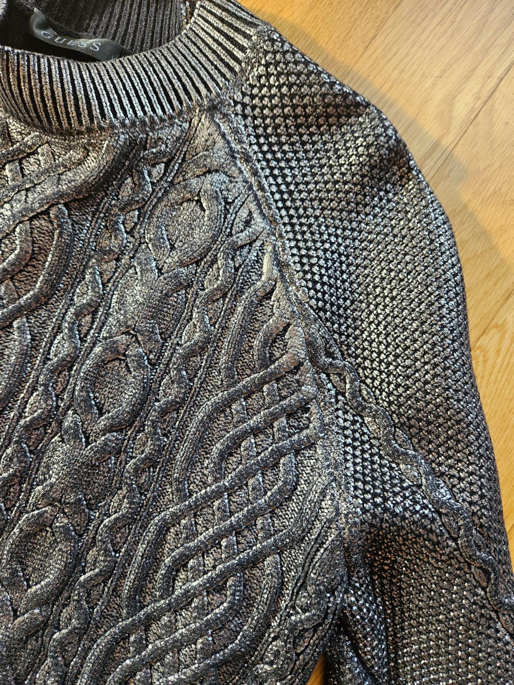 Guess Pullover & Sweatshirts: Neuer Pullover GUESS anthrazit/Metall-look Gr. M hoher NP! – Neu (gemäss Beschreibung) aus Bolligen von SwissDutchy_1973 2