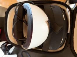 Sony PlayStation VR2 Headset mit Case neuwertig und station