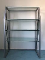 Regal massiv aus Metall mit starken Glastablaren