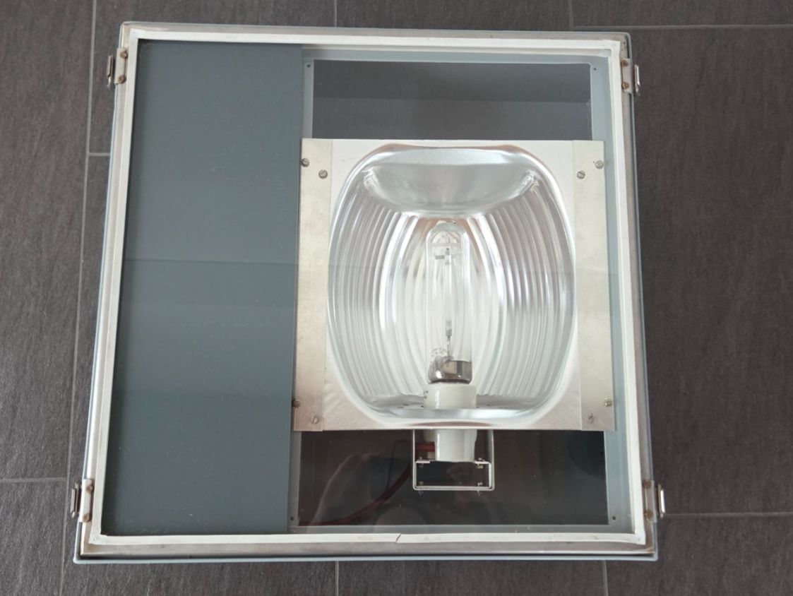 Lampade: Industrielampe Hallenlampe Natrium Dampflampe Scheinwerfer – Usato da Morgarten venduto da Buemi0 3