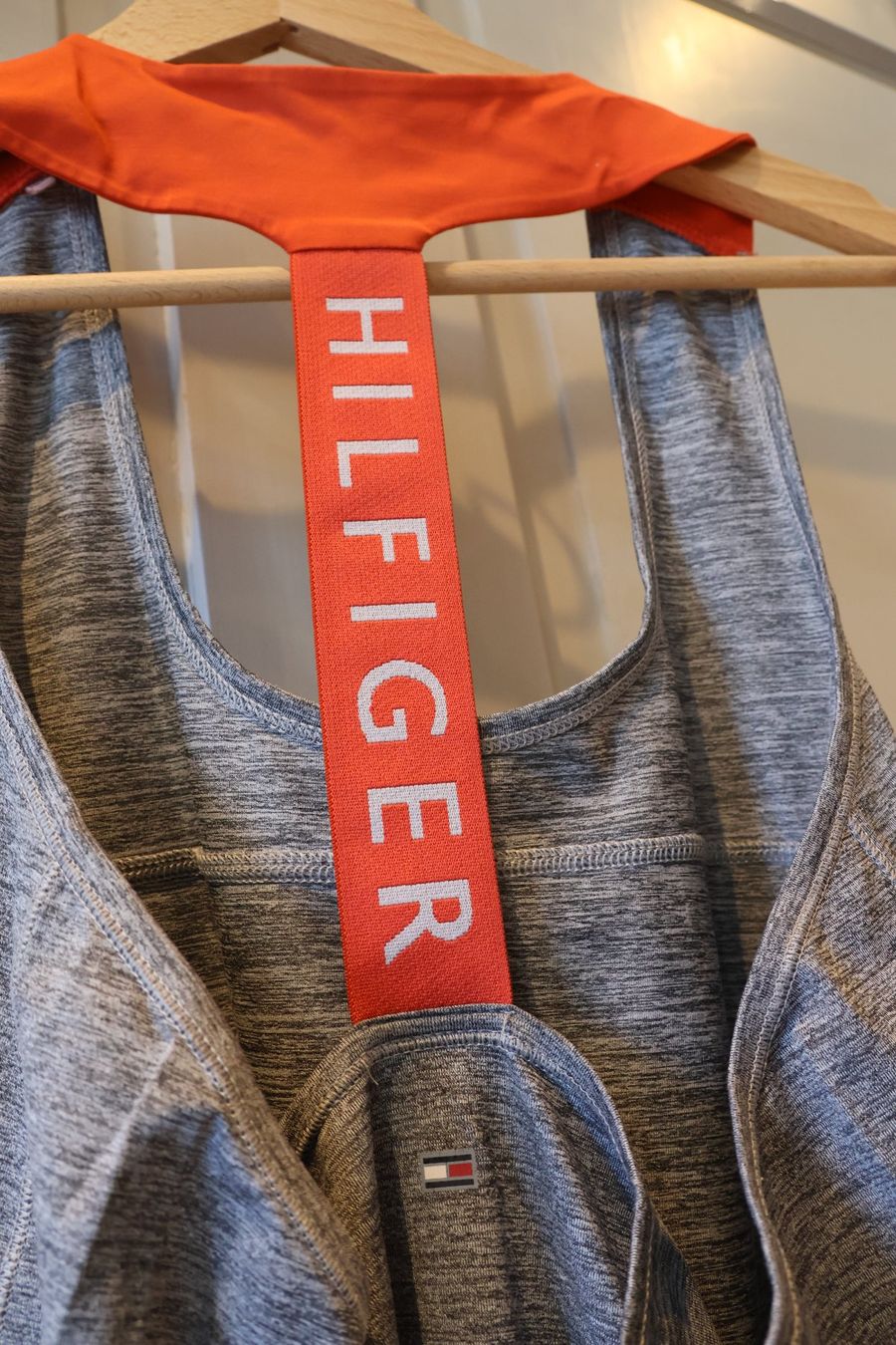 Tommy Hilfiger Top: Tommy Hilfiger Sporttop – Usato da Winterthur venduto da jul_v9wx 2