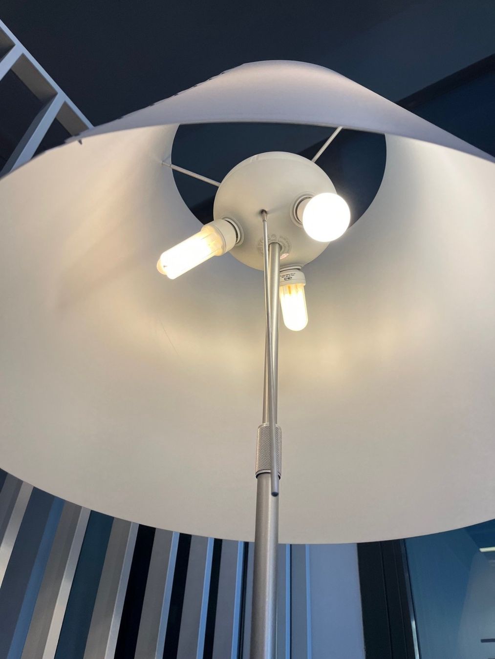 Luceplan Lampade: Luceplan Costanze Grande Terra Stehleuchte – Nuovo (secondo la descrizione) da Zürich venduto da HST253 4