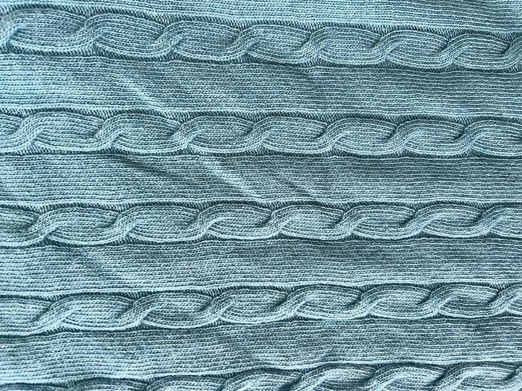 Autres vêtements femmes: NEU Strickponcho – Neuf avec emballage d'origine à Luzern par HeleneXX 2