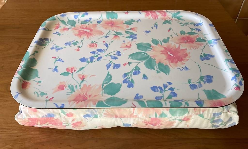 Servierplatten: Plateau sur coussin – Gebraucht aus Geneve von CHRISTINEE01