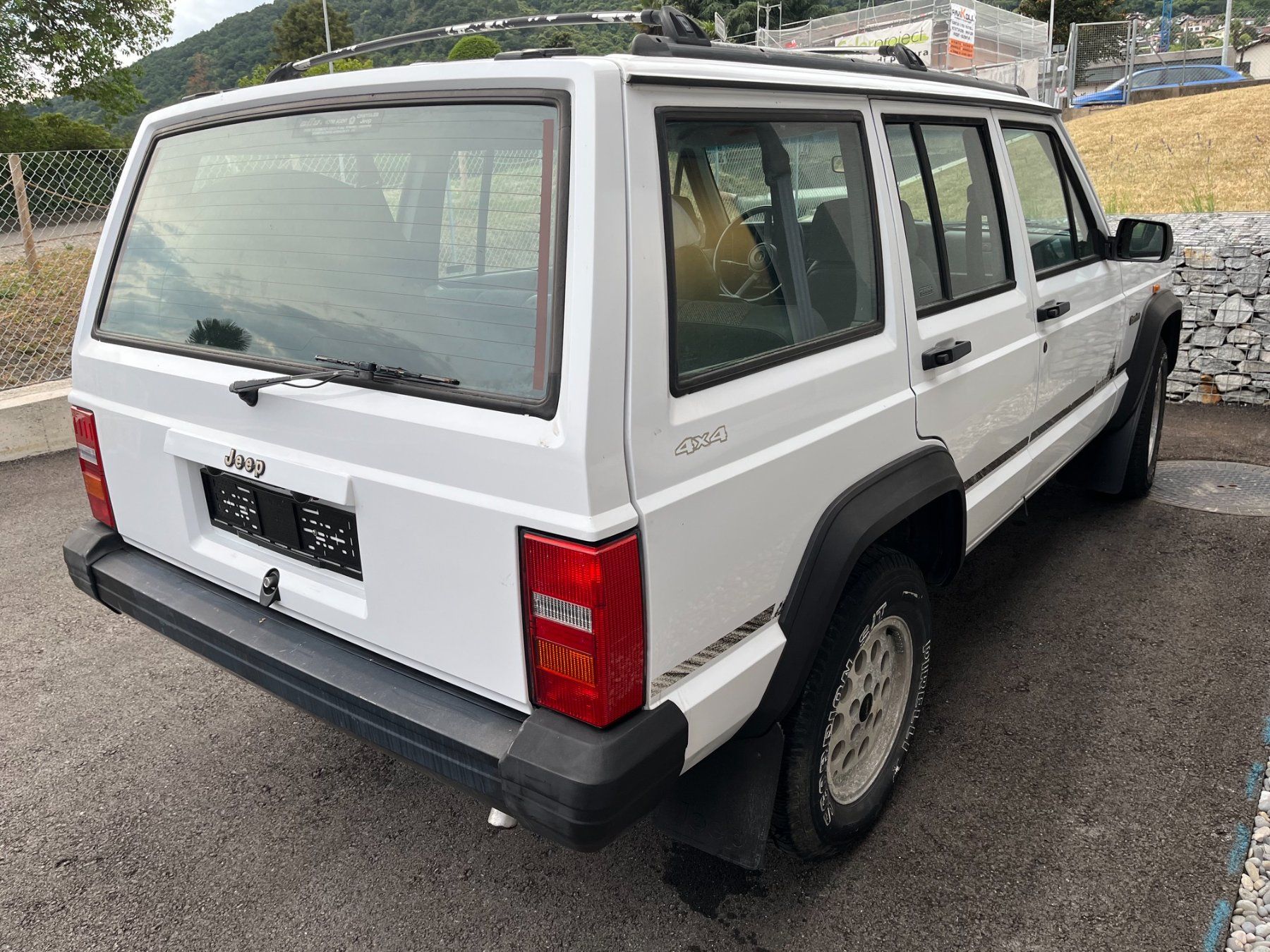Jeep Automobili: Jeep Cherokee 2.5 Jamboree – Difettoso da Gravesano venduto da mdelponte 2