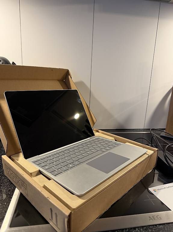 Tablettes PC: Microsoft Surface go – D'occasion à Seedorf UR par Lia_mia 2