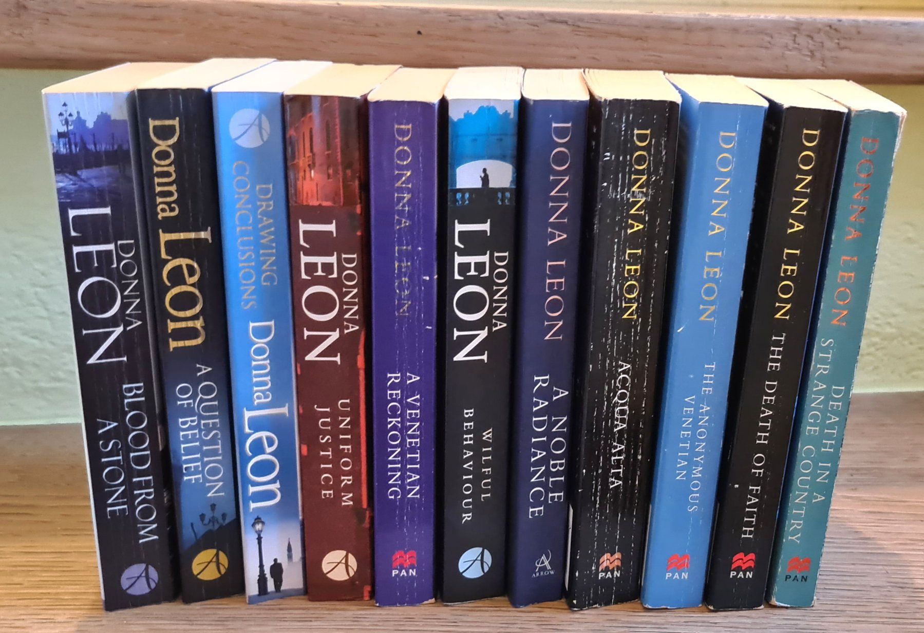 Donna Leon Commissario Brunetti English, 16 Books (Gebraucht) in ...