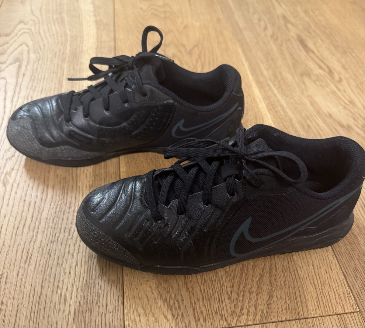 Nike Scarpe per ragazzi: Fussballschuhe Gr.36,5 – Usato da Stansstad venduto da dug_8drx 2