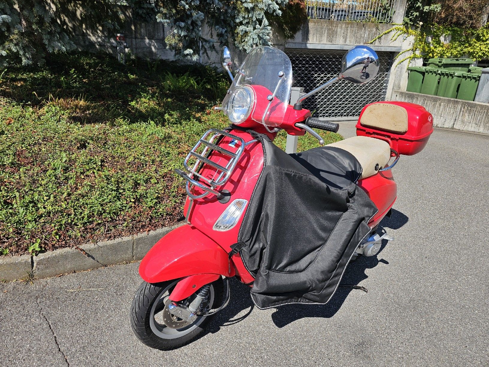 Vespa Scooters: Vespa LX 125 – D'occasion à Unterseen par Mabsie7084 1