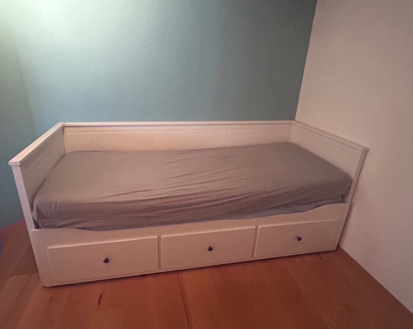 Ikea Letti: Ikea Hemnes Ausziehbett – Usato da Alterswil FR venduto da user80.ask