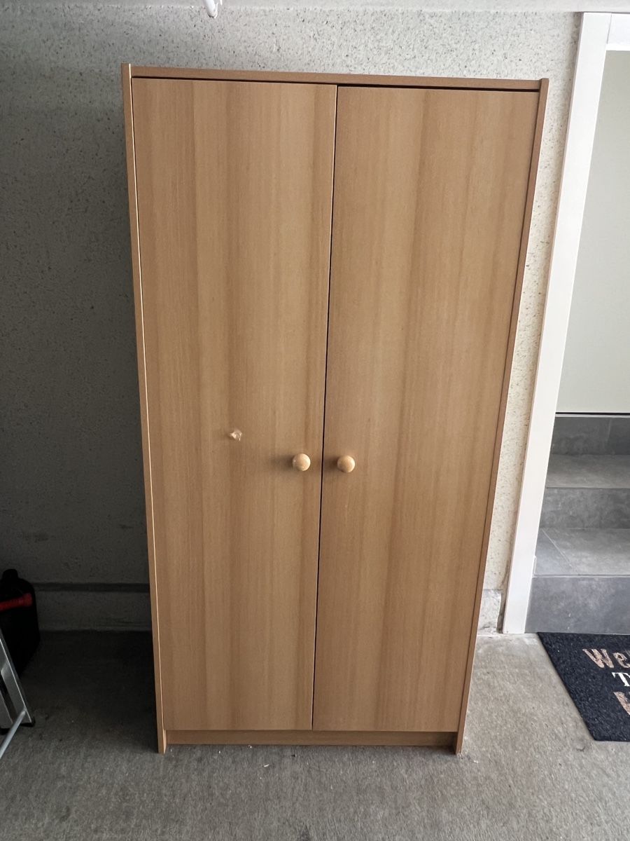 Schränke: Kleiderschrank Holz hell Buche Optik – Gebraucht aus Thalwil von danny51