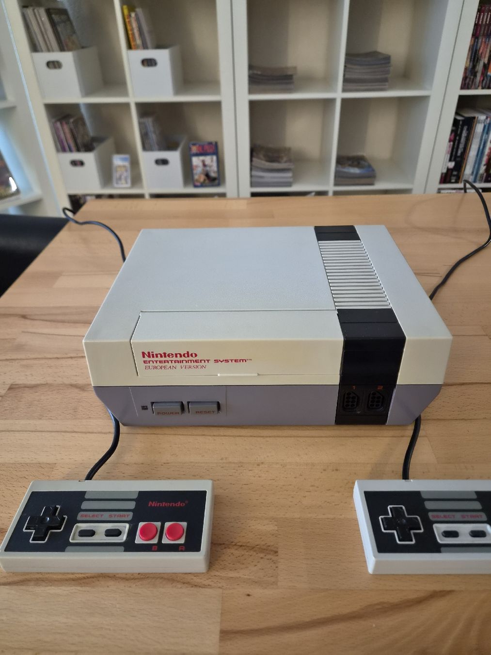 Nintendo Console: Nintendo Entertainment System (NES) + 2 Controller – Usato da Biel/Bienne venduto da collector_comics